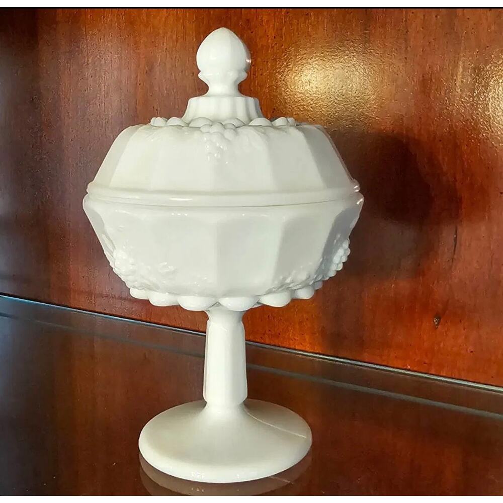Vintage -Westmoreland Milk Glass Paneled Grape Pedestal‎ candy dish
